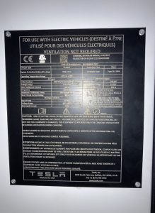 Tesla V4 Supercharger : 充電速度與電纜長度